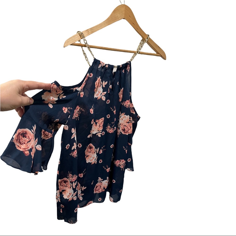 JUSTIFY NAVY BLUE GOLD CHAIN COLD SHOULDER BELL SLEEVE FLORAL BLOUSE